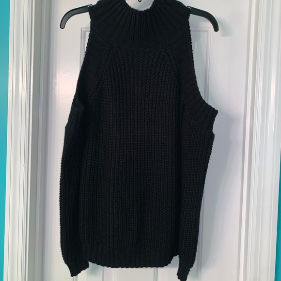 Black cold shoulder sweater - Picture 2 of 4